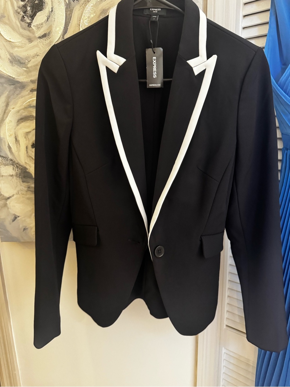 Womenβs Express Editor Studio Stretch Twill Fitted One-Button Blazer